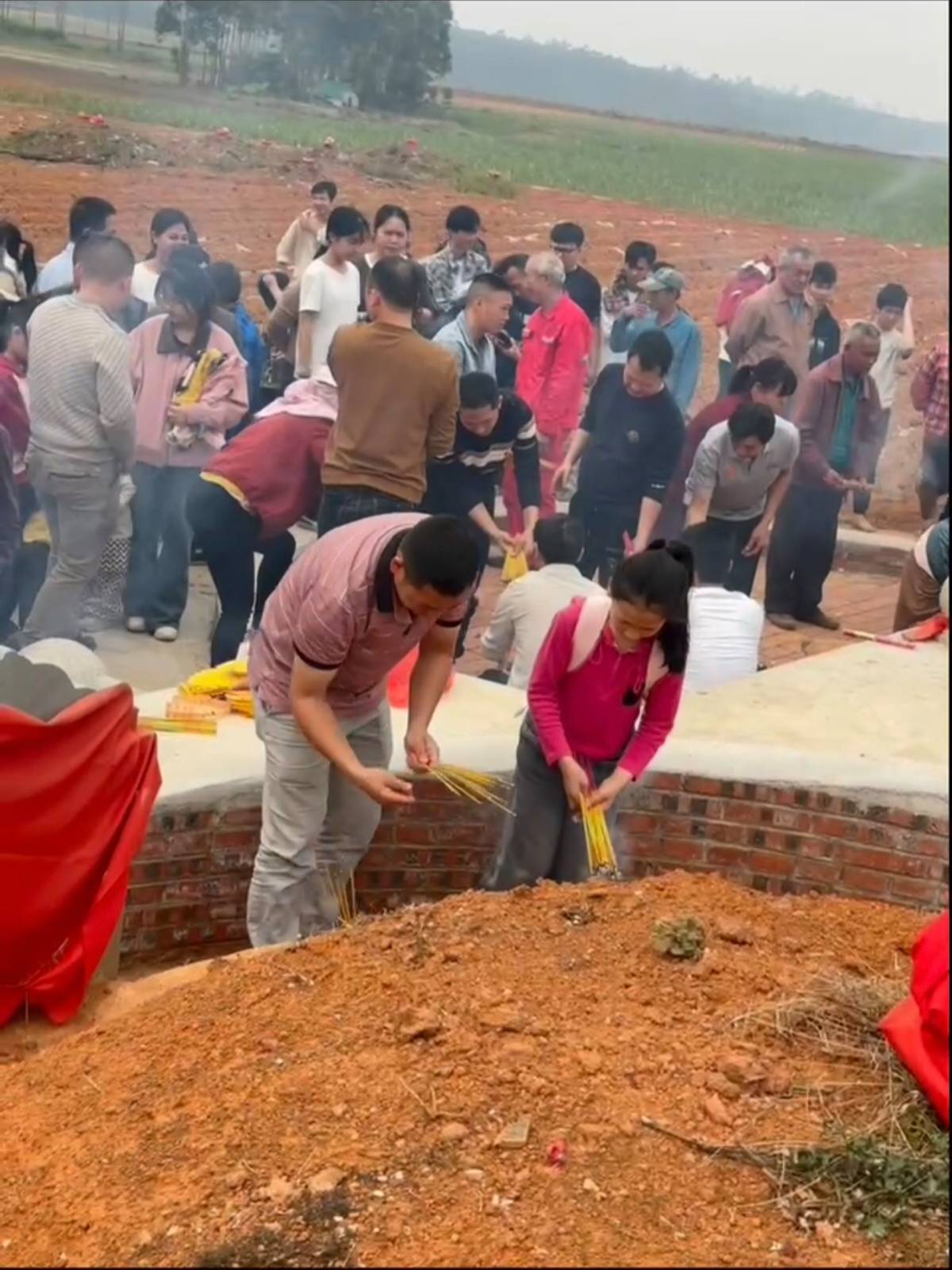 孕妇能上坟扫墓吗
